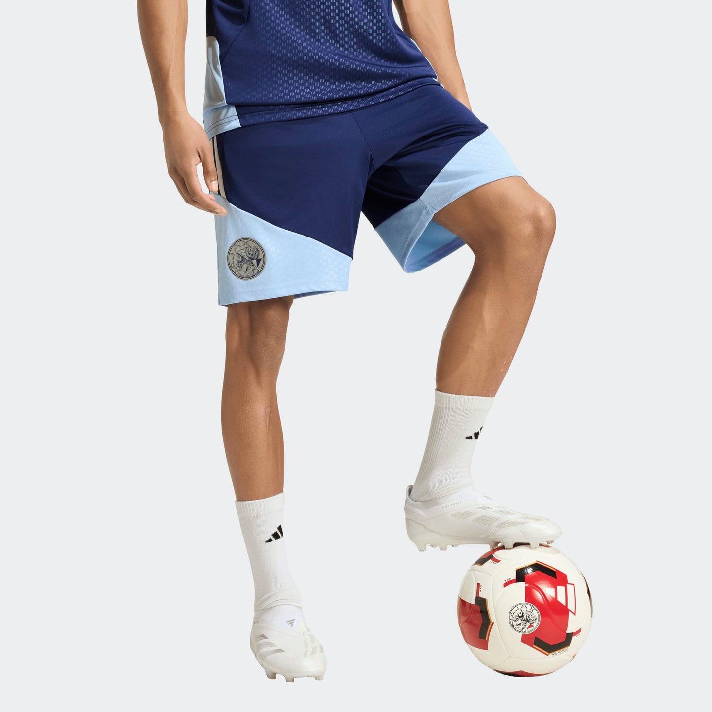 Adidas Ajax Amsterdam Training Short 2026-2027 korte trainingsbroek heren Kickoff Antwerpen de voetbalshop van Antwerpen