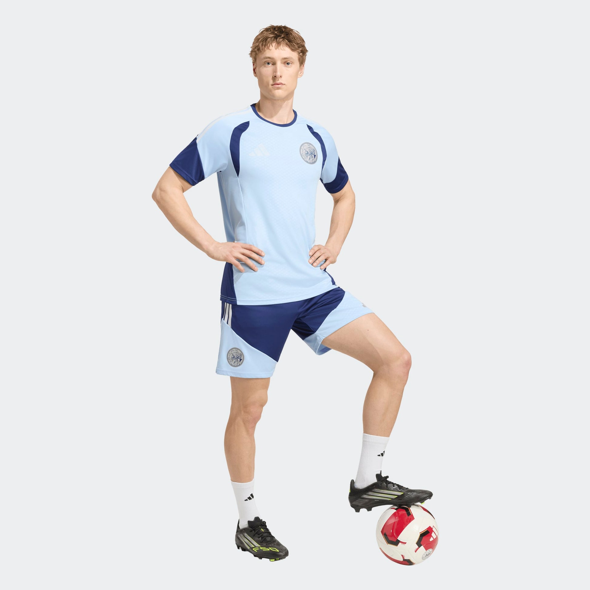 Adidas Ajax Amsterdam Training Jersey met Climacool technologie blauw donkerblauw heren trainingsshirt Kickoff Antwerpen de voetbalshop van Antwerpen