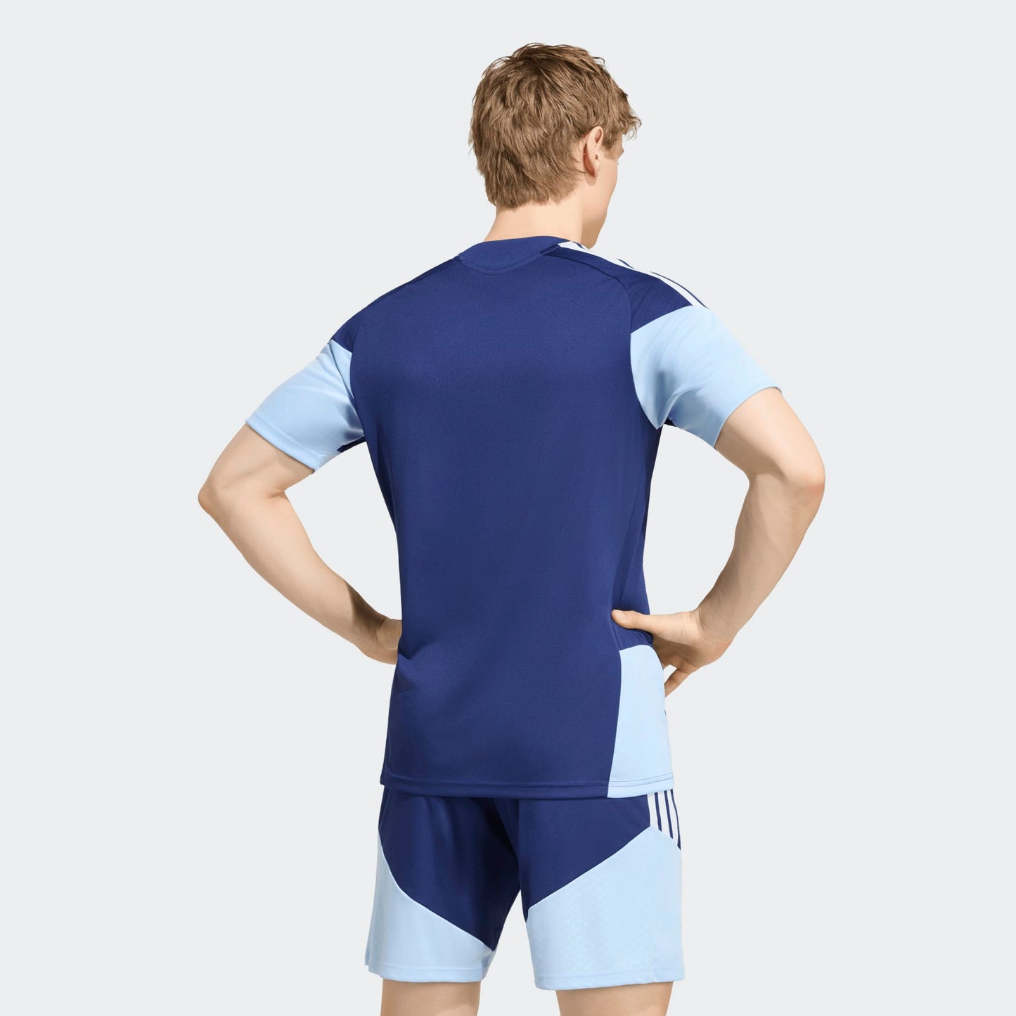Adidas Ajax Amsterdam Training Short 2026-2027 korte training jersey  Kickoff Antwerpen de voetbalshop van Antwerpen
