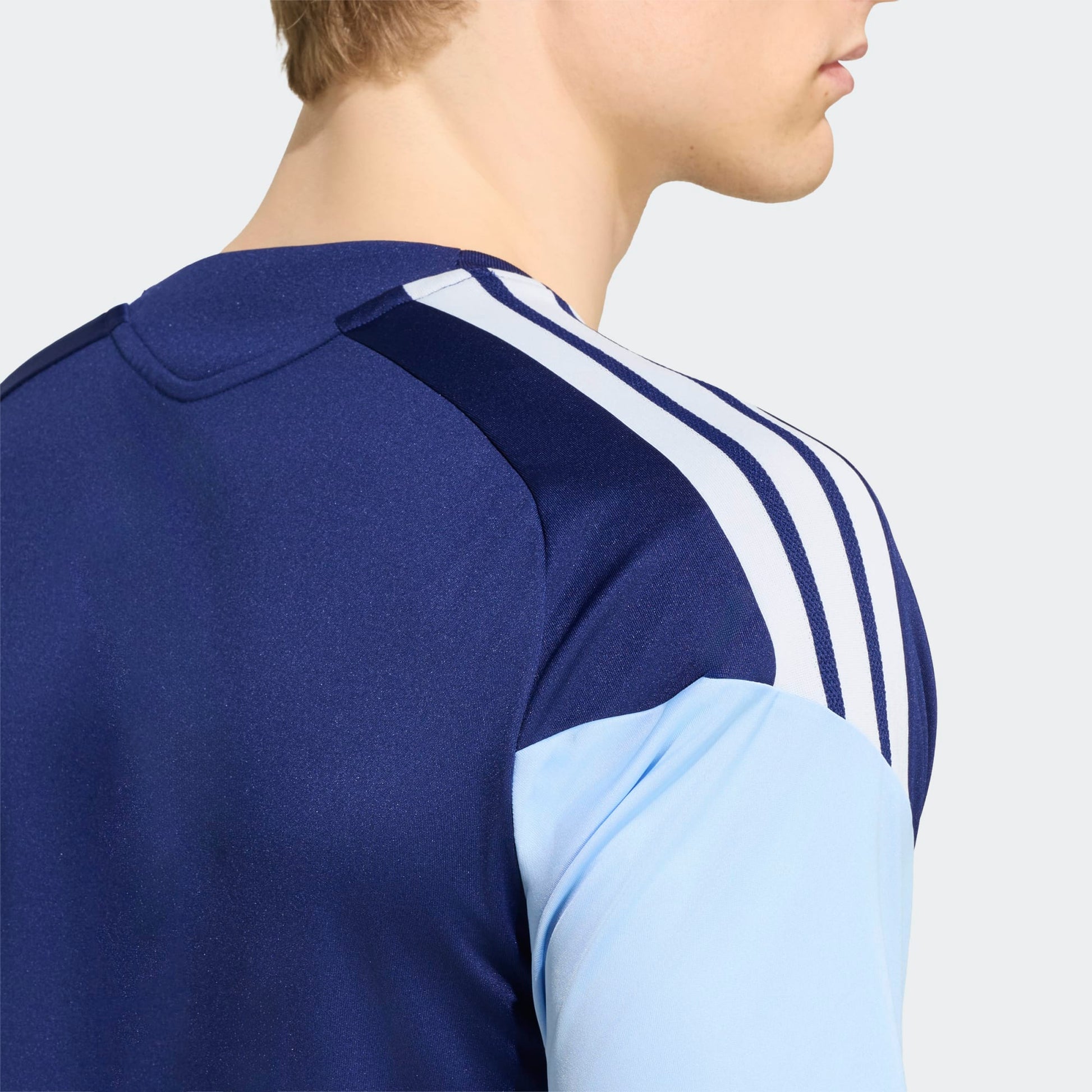 Adidas Ajax Amsterdam Training Short 2026-2027 korte training jersey  Kickoff Antwerpen de voetbalshop van Antwerpen