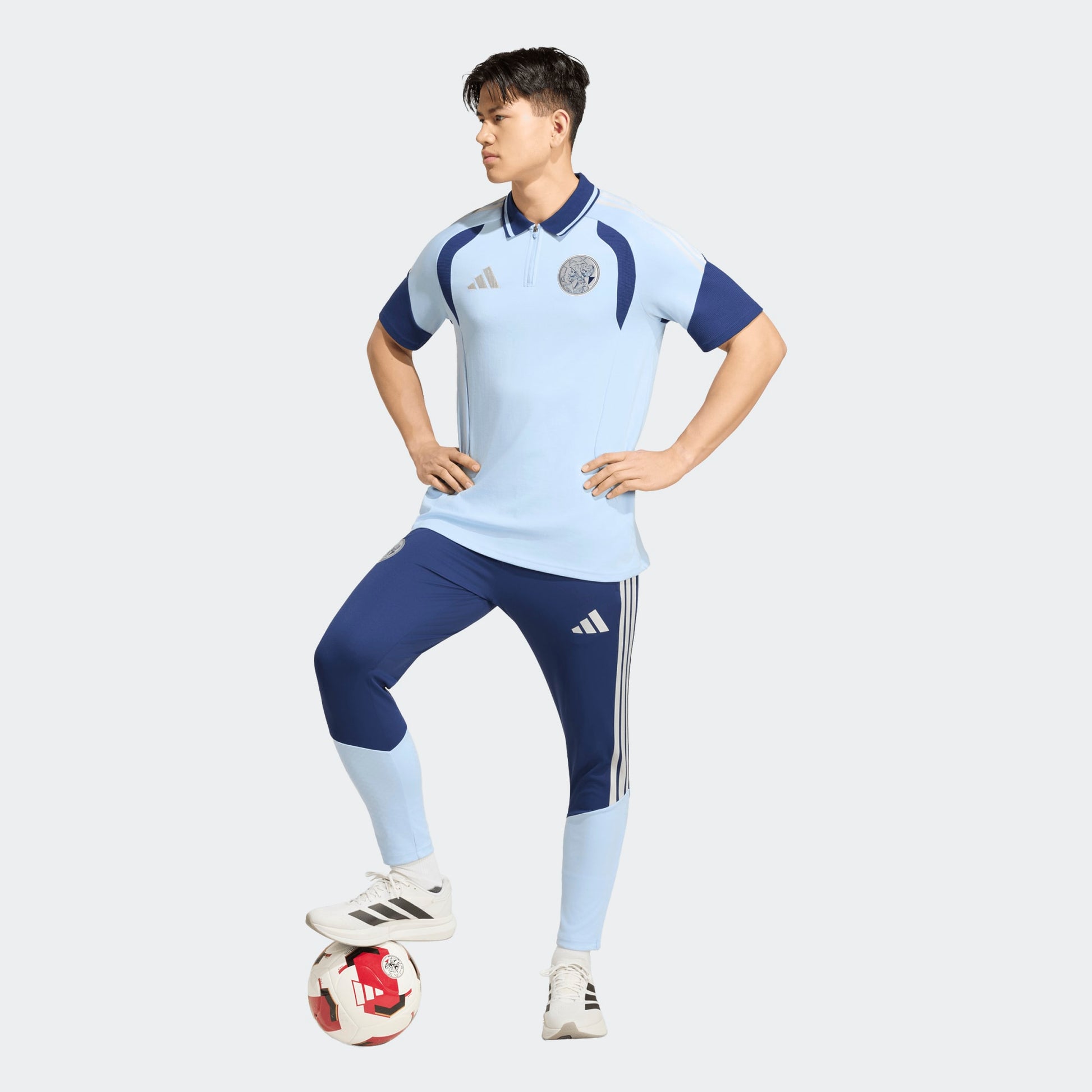 Adidas Ajax Amsterdam Polo Shirt 2026-2027 officieel poloshirt heren rood wit Kickoff Antwerpen de voetbalshop van Antwerpen