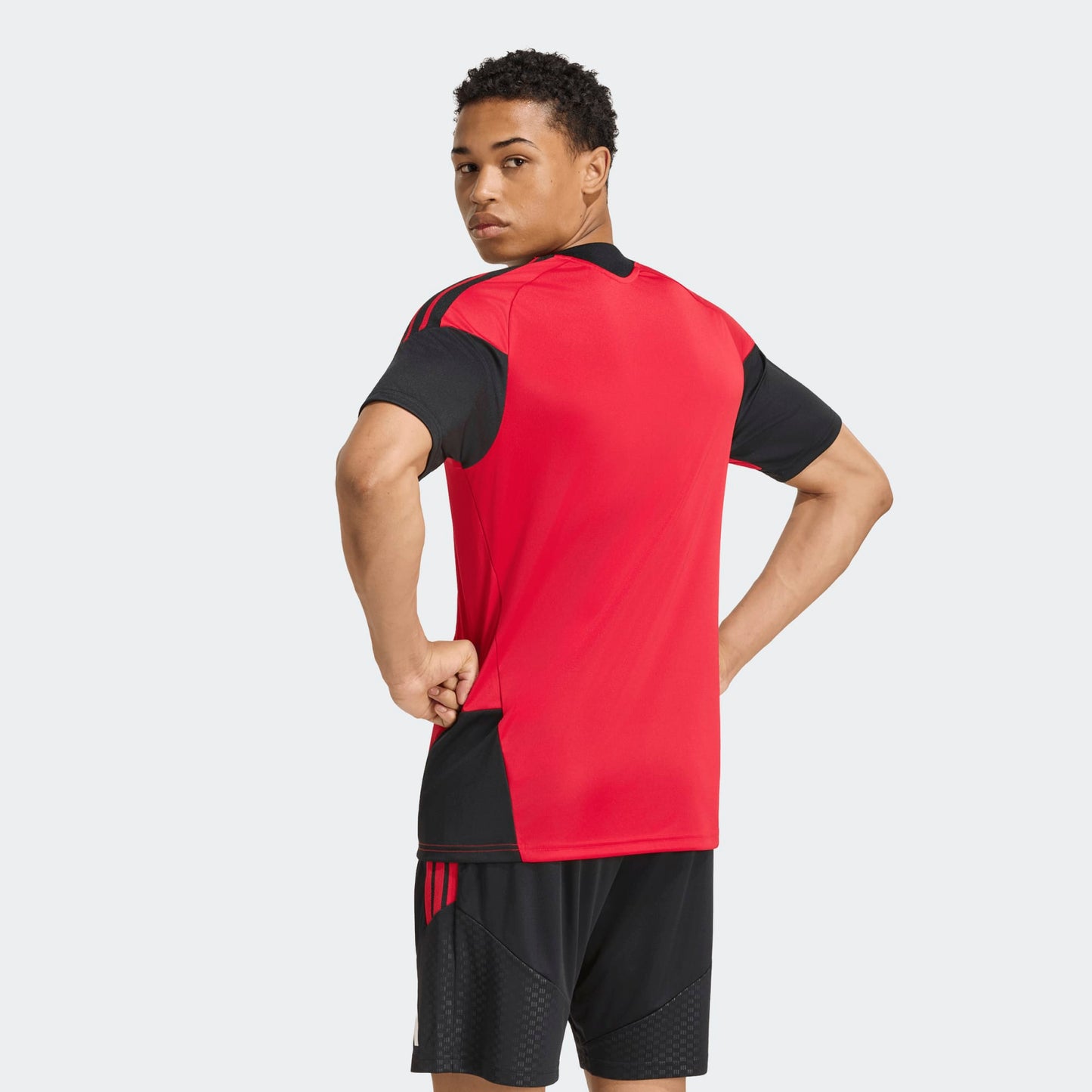 Adidas Manchester United Training Jersey 2026-2027 officieel trainingsshirt heren Kickoff Antwerpen de voetbalshop van Antwerpen