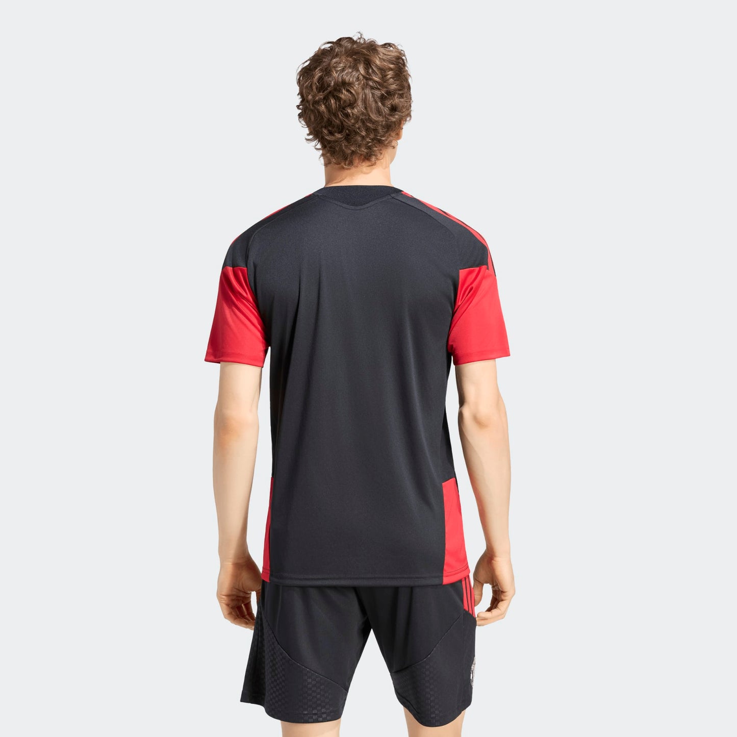 Adidas Manchester United Training Jersey 2026-2027 officieel zwart trainingsshirt heren Kickoff Antwerpen de voetbalshop van Antwerpen
