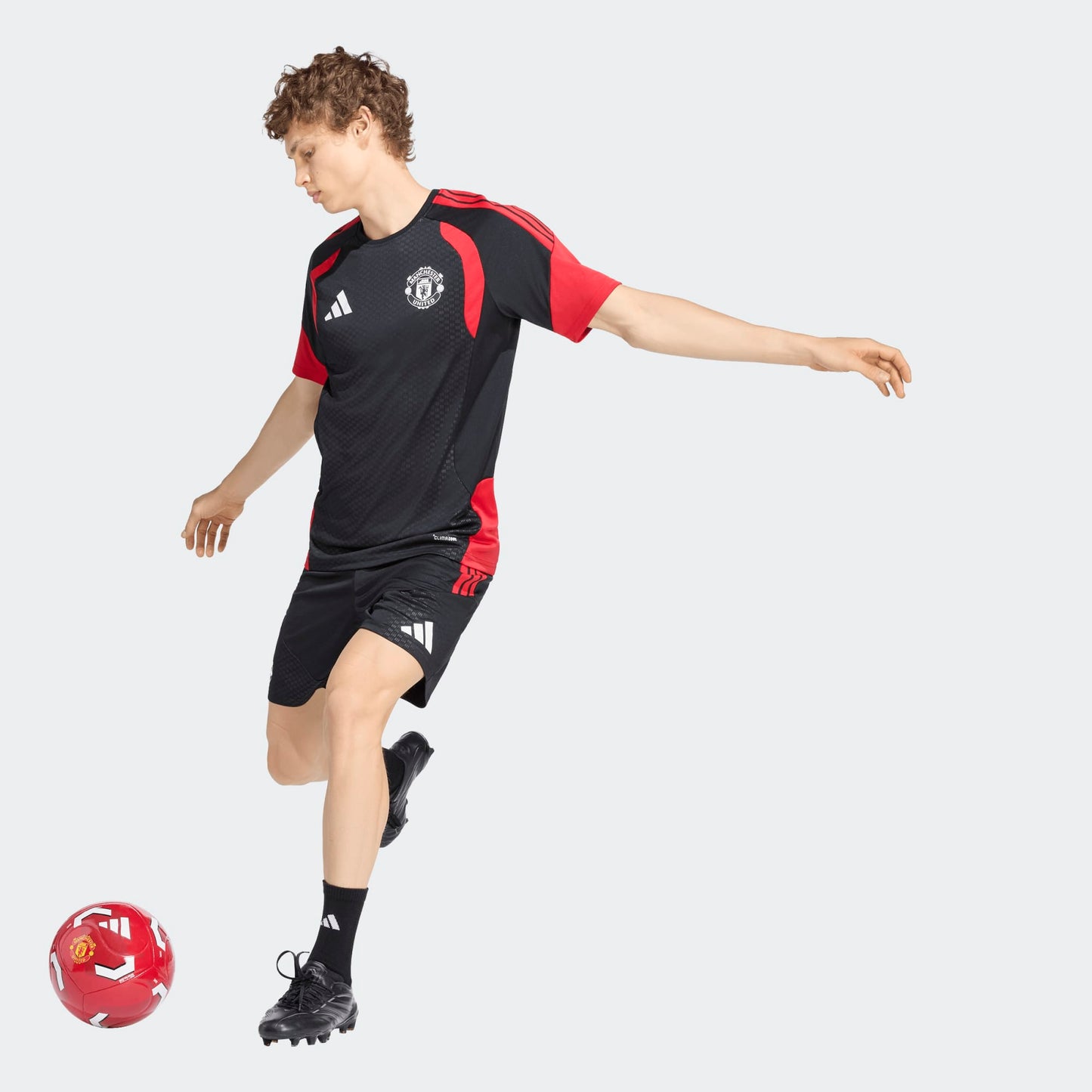 Adidas Manchester United Training Jersey 2026-2027 officieel zwart trainingsshirt heren Kickoff Antwerpen de voetbalshop van Antwerpen