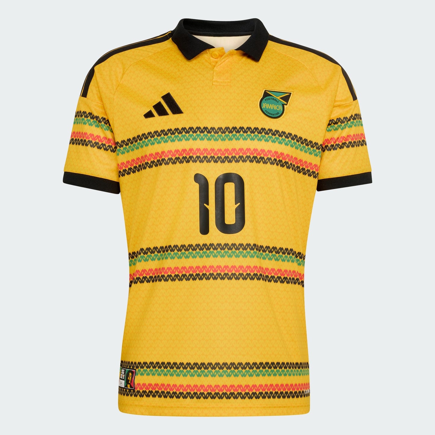Adidas Jamaica Home Jersey geel met Bob Marley 10 bedrukking Reggae Boyz editie, verkrijgbaar bij voetbalshop Kickoff Antwerpen.