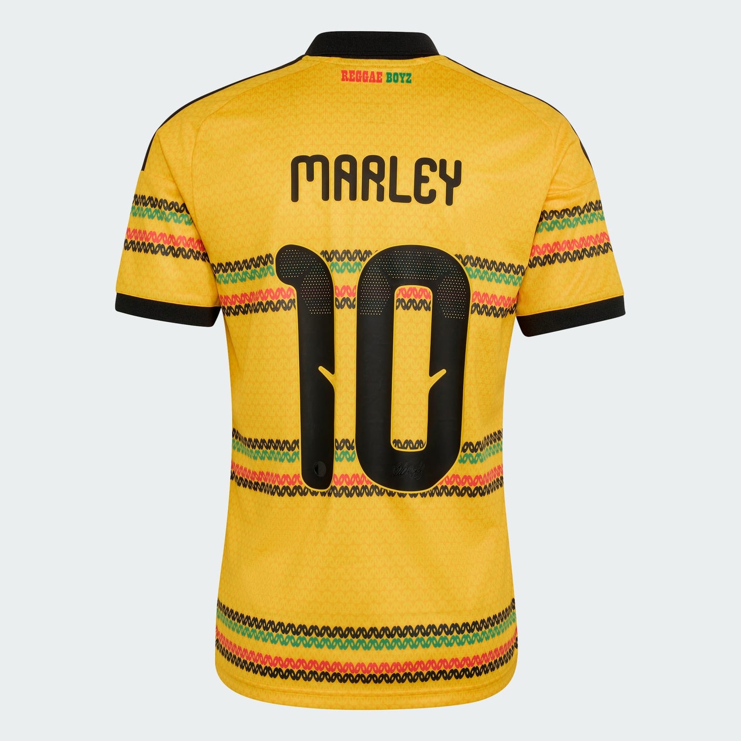 Adidas Jamaica Home Jersey geel met Bob Marley 10 bedrukking Reggae Boyz editie, verkrijgbaar bij voetbalshop Kickoff Antwerpen.