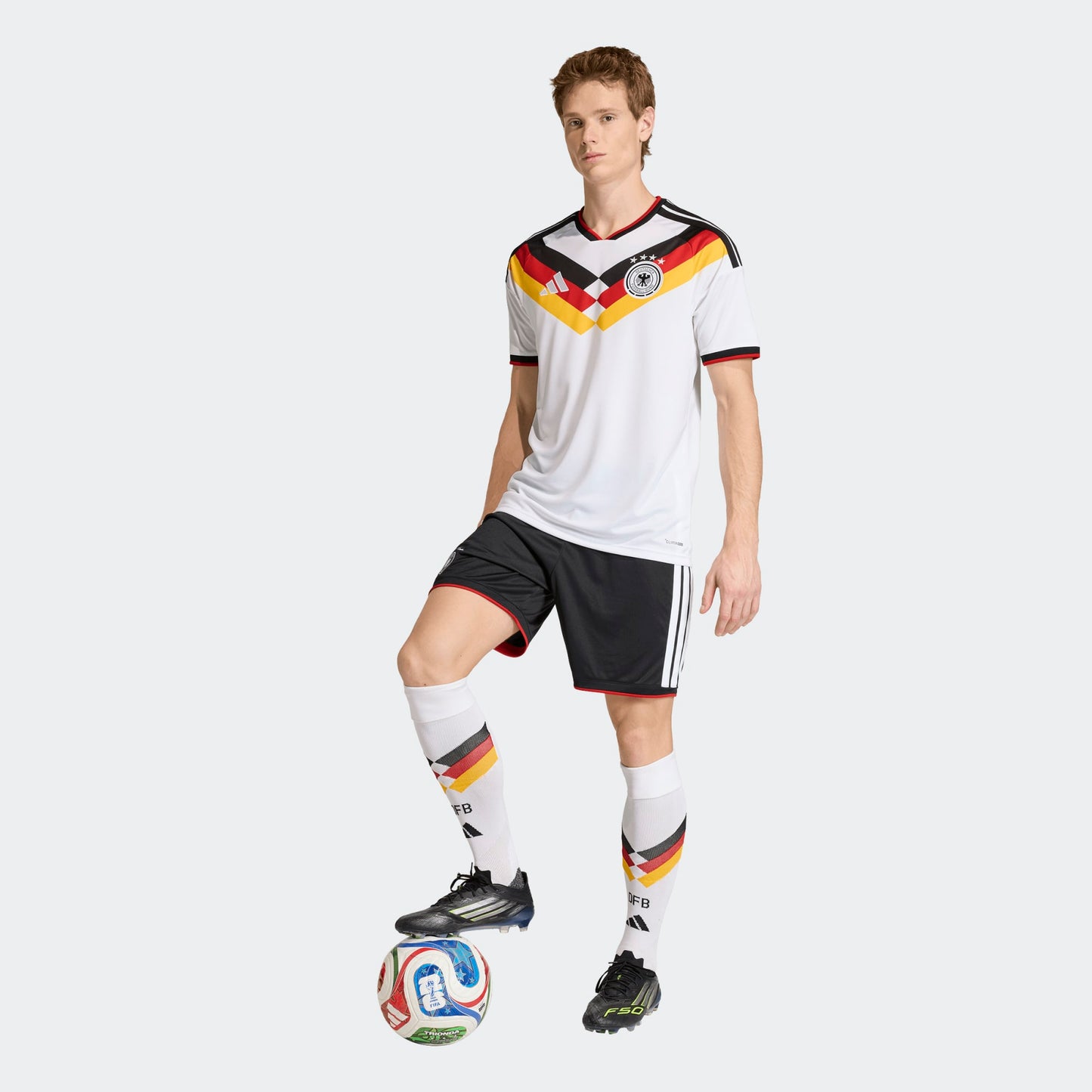Adidas DFB Duitsland Thuis Jersey WK 2026 Amerika Canada Mexico, wit met zwart-goud details, officiële voetbalshirt, Kickoff Antwerpen.voetbalshop