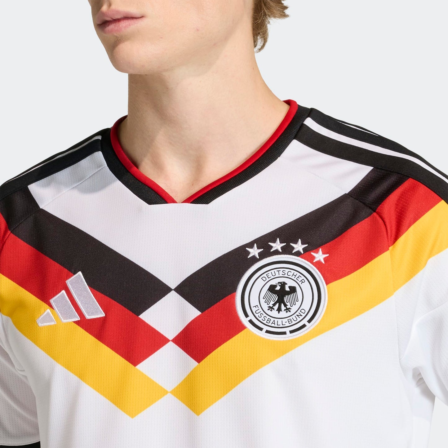 Adidas DFB Duitsland Thuis Jersey WK 2026 Amerika Canada Mexico, wit met zwart-goud details, officiële voetbalshirt, Kickoff Antwerpen.voetbalshop