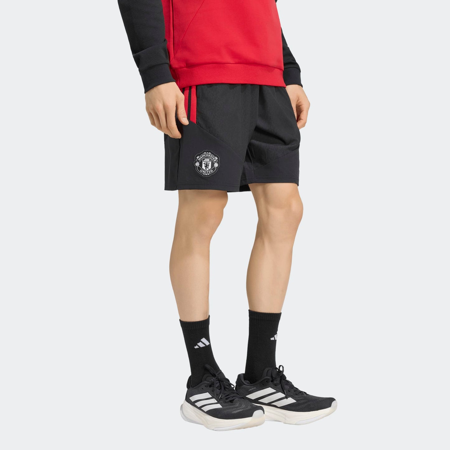 Adidas Manchester United Downtown Short 2026-2027 officieel voetbalshort heren Kickoff Antwerpen de voetbalshop van Antwerpen