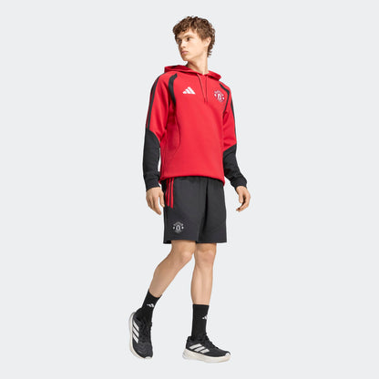 Adidas Manchester United Downtown Short 2026-2027 officieel voetbalshort heren Kickoff Antwerpen de voetbalshop van Antwerpen