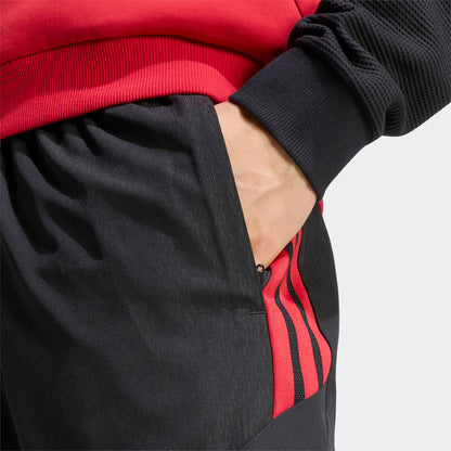 Adidas Manchester United Downtown Short 2026-2027 officieel voetbalshort heren Kickoff Antwerpen de voetbalshop van Antwerpen