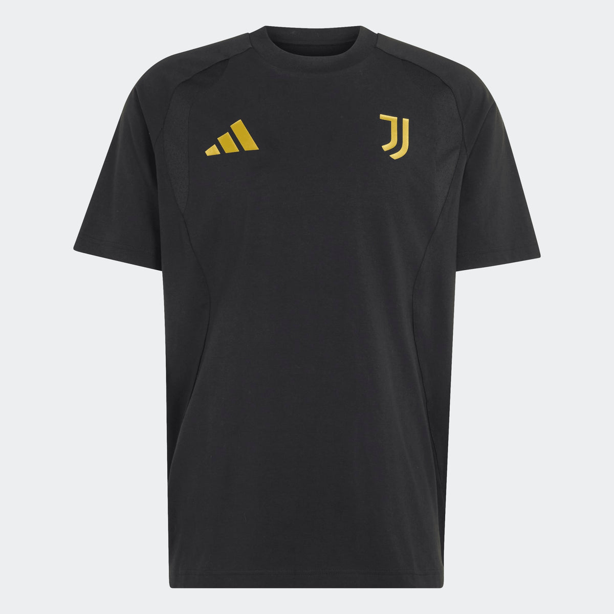 Adidas Juventus reisshirt travel t shirt heren met officiële clubdetails op model Kickoff Antwerpen