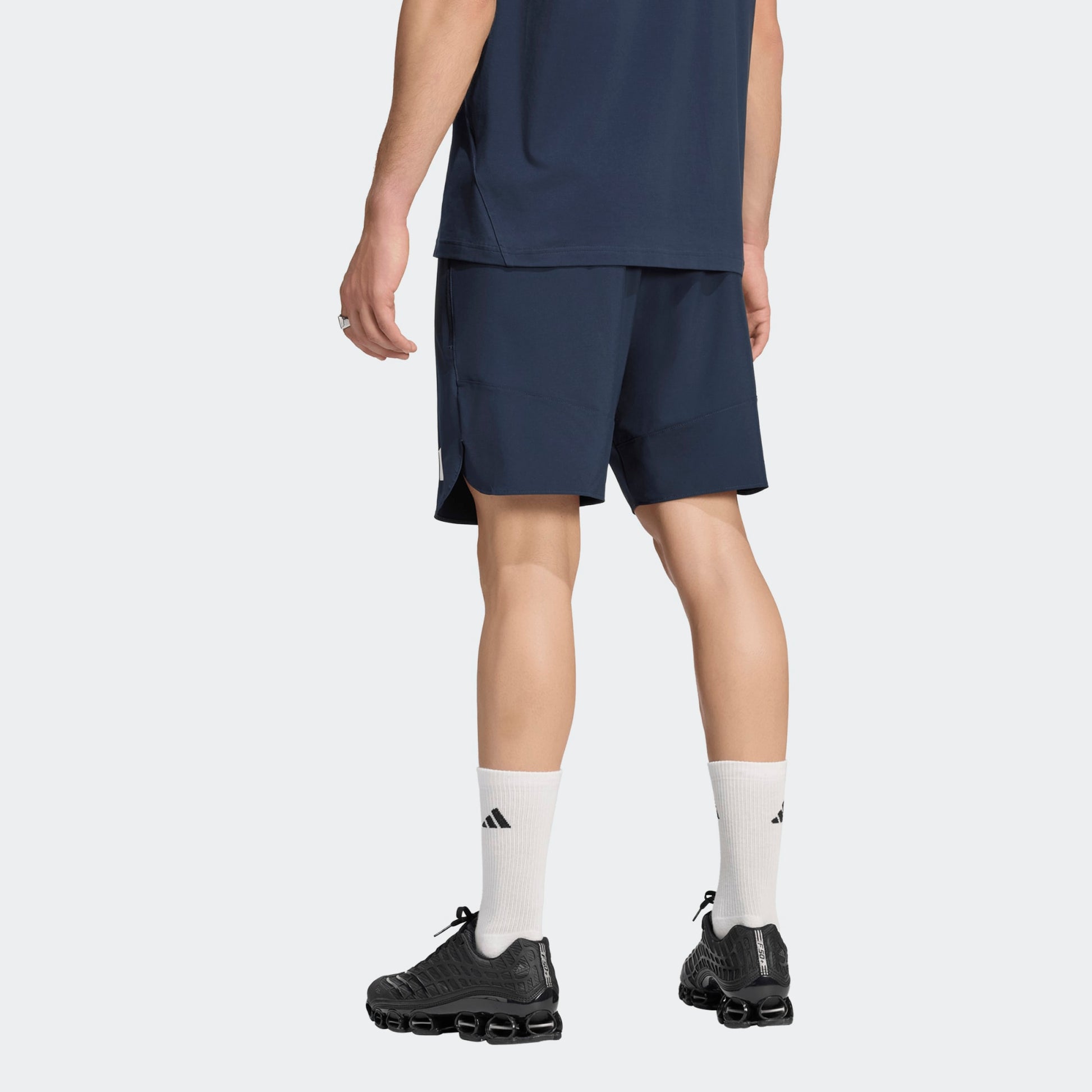 Adidas Real Madrid Tiro Travel Short heren Kickoff Antwerpen de voetbalshop van Antwerpen