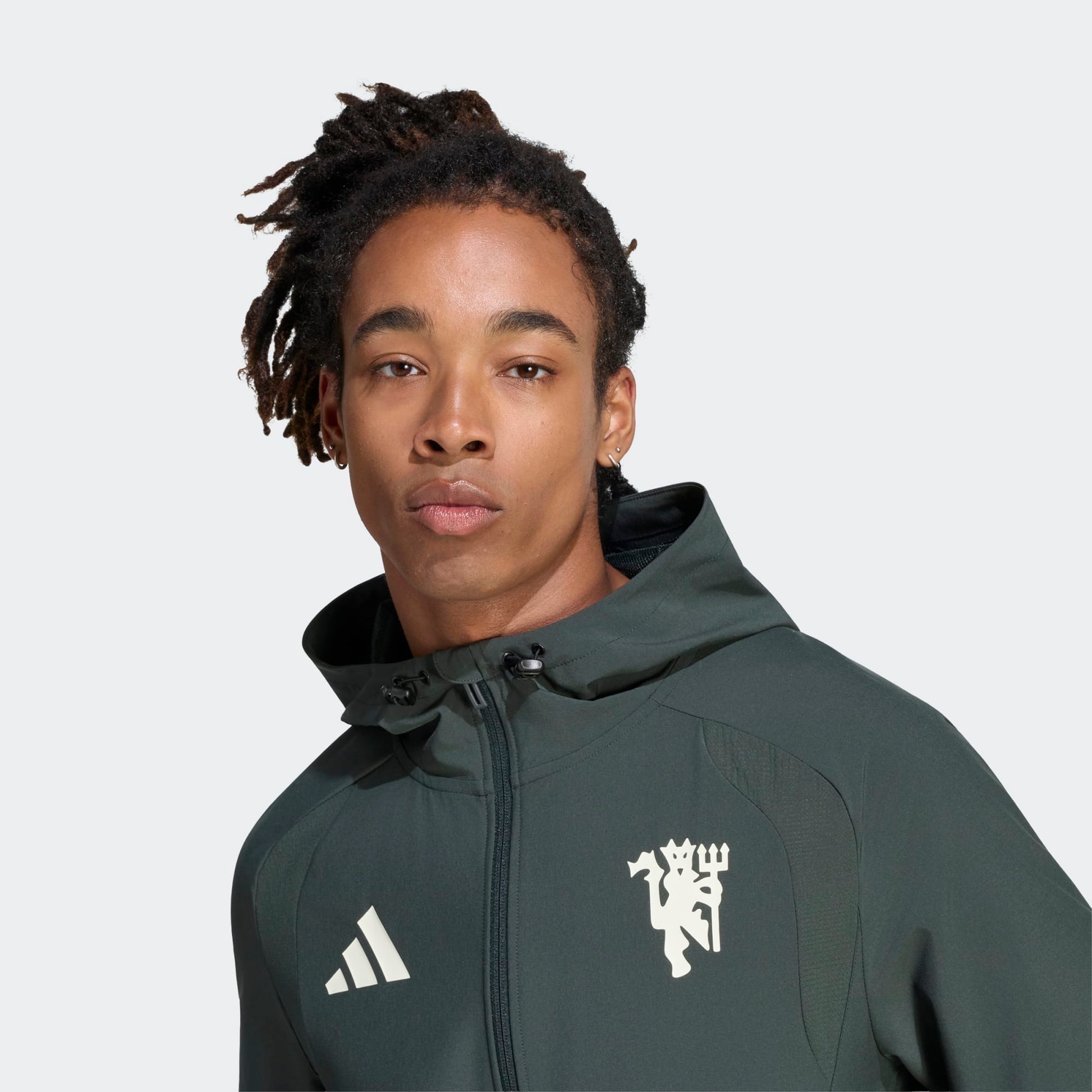 adidas Manchester United TT trainingspak 2026 2027 heren verkrijgbaar bij Kickoff Antwerpen de voetbalshop van Antwerpen