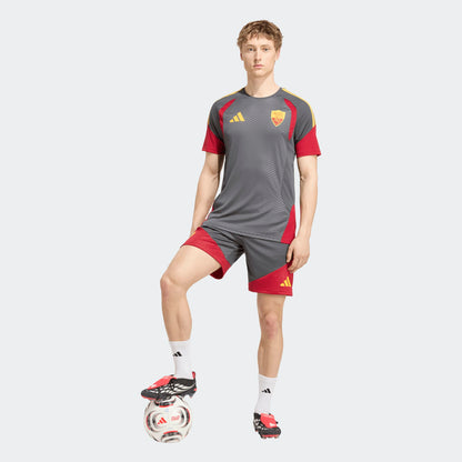adidas AS Roma training short 2026 2027 heren verkrijgbaar bij Kickoff Antwerpen de voetbalshop van Antwerpen