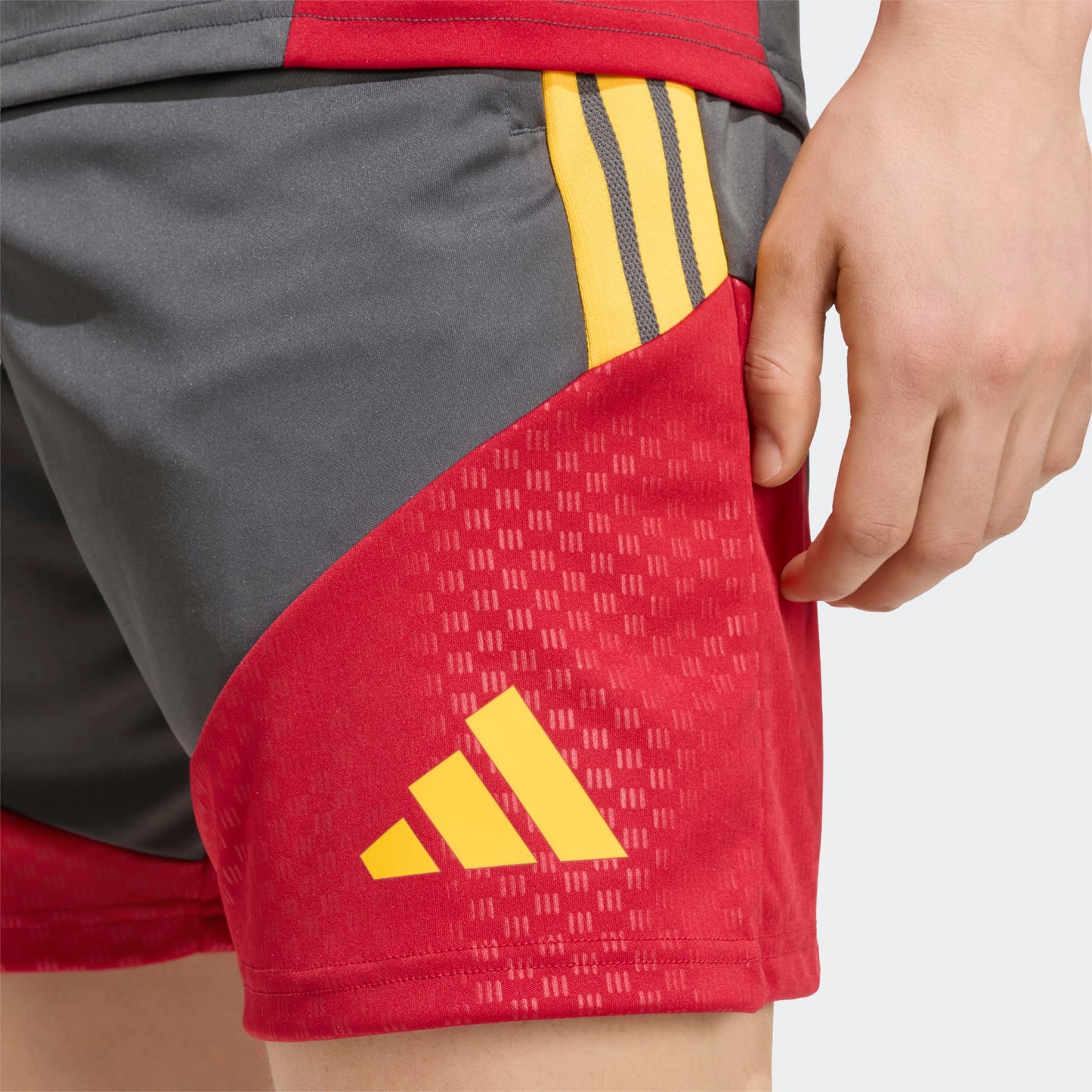 adidas AS Roma training short 2026 2027 heren verkrijgbaar bij Kickoff Antwerpen de voetbalshop van Antwerpen