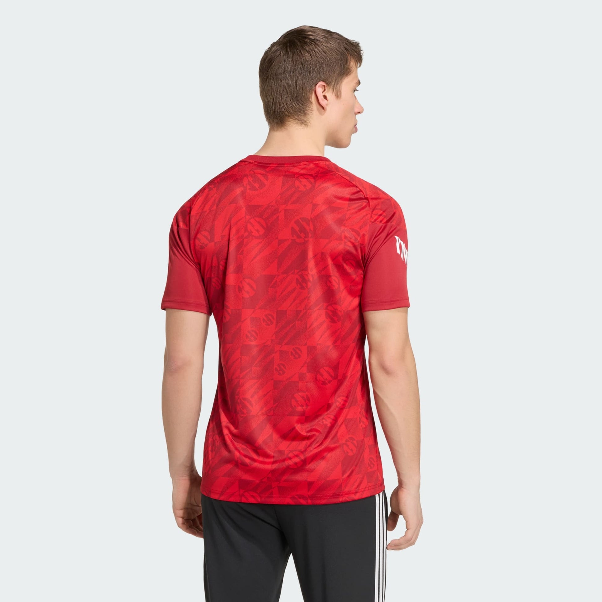 Adidas Liverpool Pre-Match Voetbalshirt 2026-2027 warming-up shirt heren rood wit Kickoff Antwerpen de voetbalshop van Antwerpen
