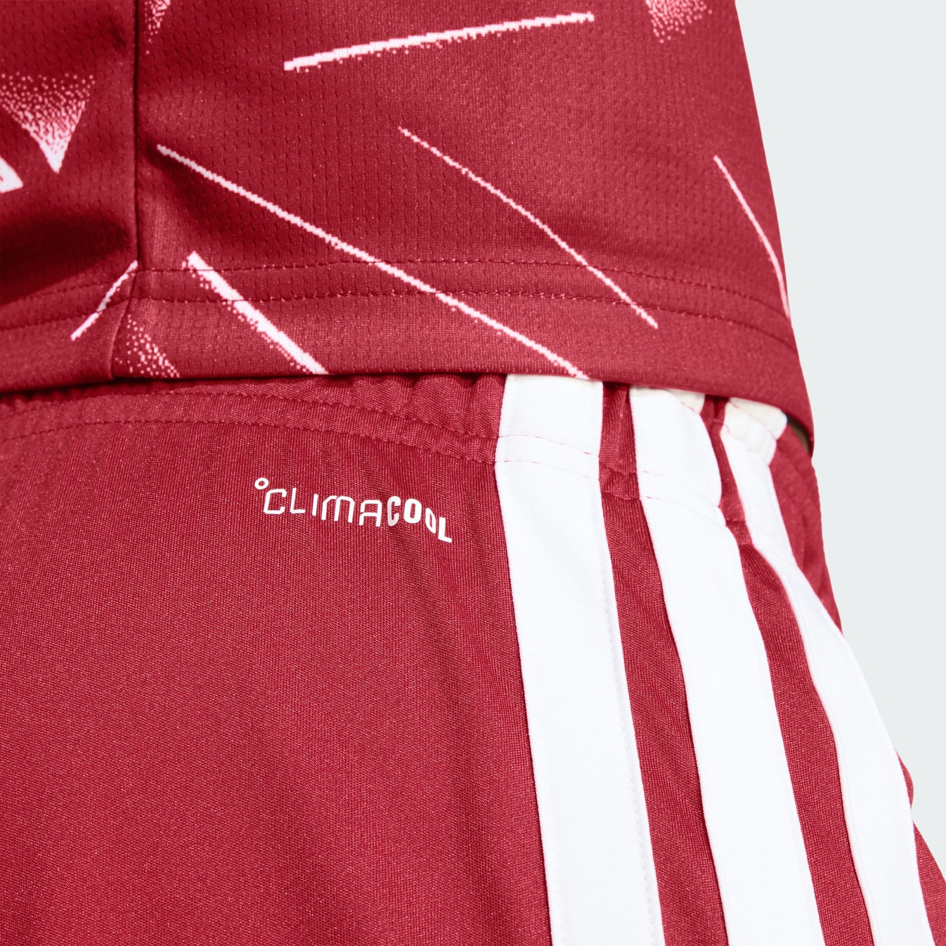 Adidas Liverpool Home Short 2026-2027 rode korte voetbalbroek heren Kickoff Antwerpen de voetbalshop van Antwerpen