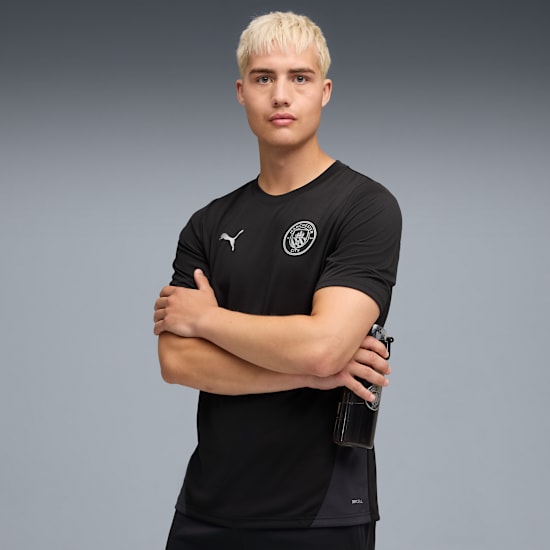 Puma Manchester City Train Jersey 2025 2026 zwart met grijs logo en Puma dryCELL Kickoff Antwerpen voetbalshop