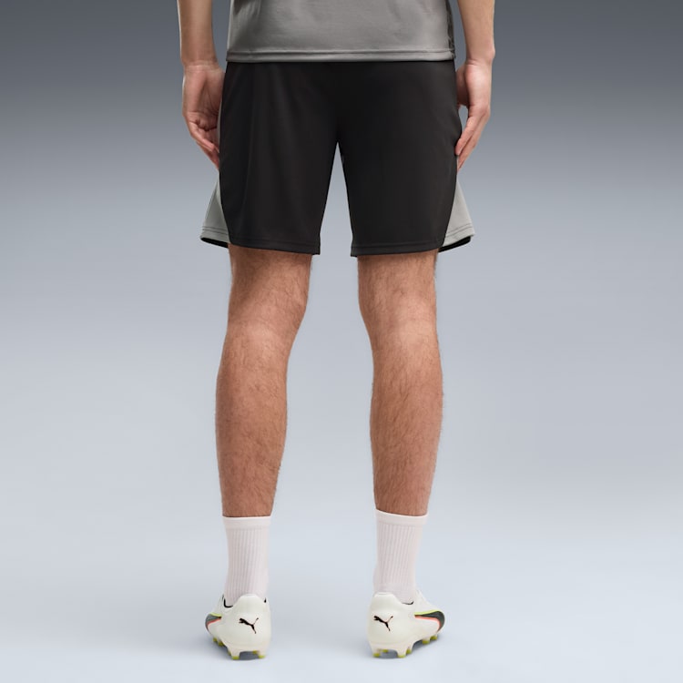 Puma Manchester City voetbaltrainingsshort 2026 2027 heren met clubdetails op model Kickoff Antwerpen