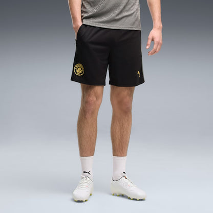 Puma Manchester City voetbaltrainingsshort 2026 2027 heren met clubdetails op model Kickoff Antwerpen