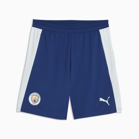 Puma Manchester City voetbaltrainingsshort 2026 2027 heren met clubdetails op model Kickoff Antwerpen