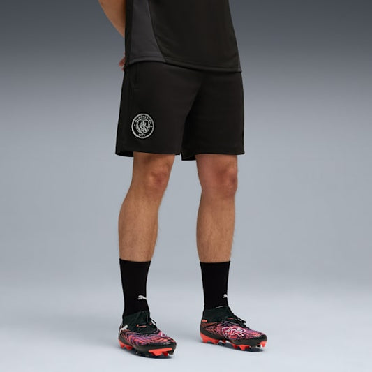 Puma Manchester City training short 2025 2026 met DryCELL logo, exclusief verkrijgbaar bij Kickoff Antwerpen voetbalshop