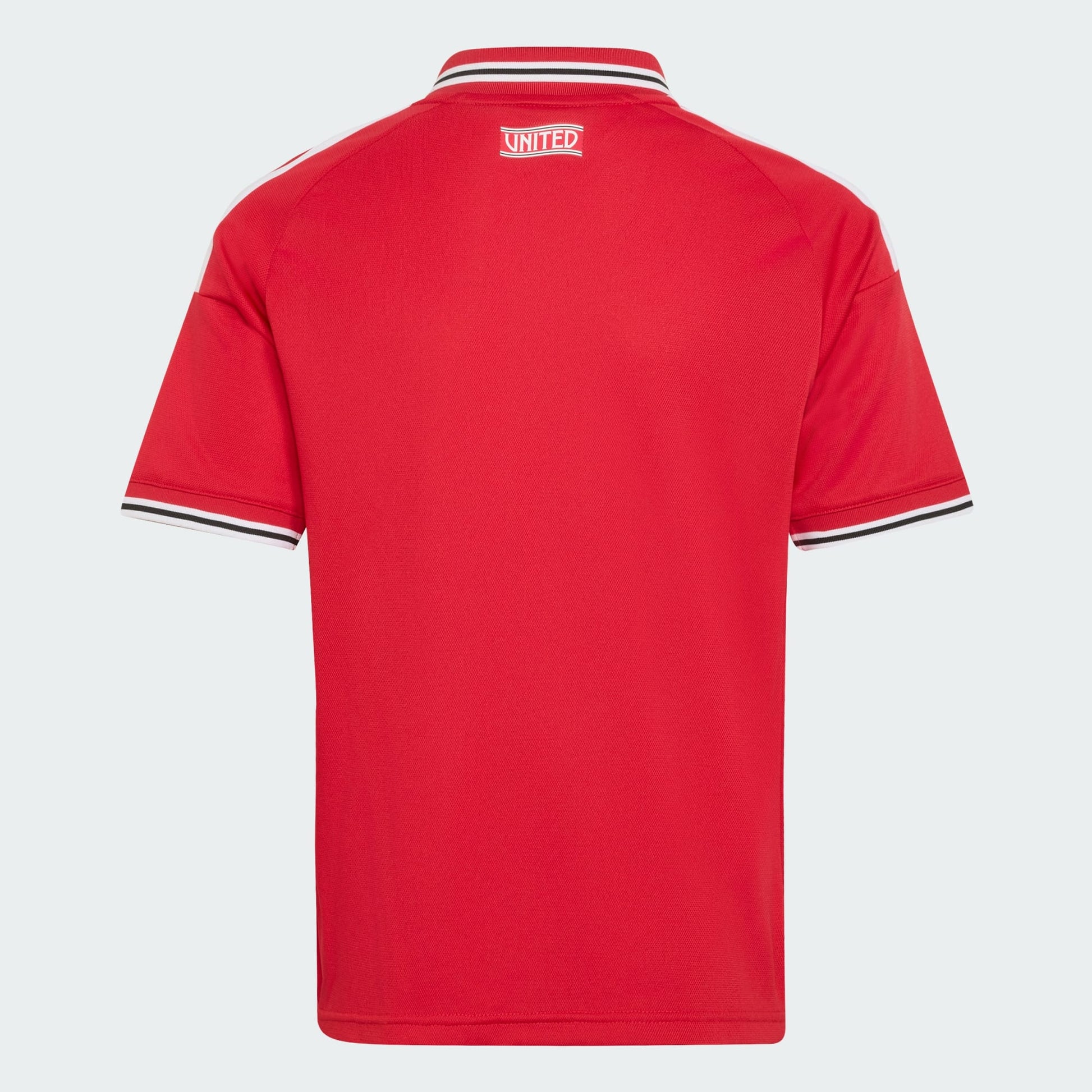 Rood Adidas Manchester United Home Jersey Junior 2026/2027 kindershirt met Climacool-technologie, gratis verzending boven 79 euro via Kickoff Antwerpen de voetbalshop van Antwerpen.