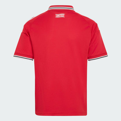 Rood Adidas Manchester United Home Jersey Junior 2026/2027 kindershirt met Climacool-technologie, gratis verzending boven 79 euro via Kickoff Antwerpen de voetbalshop van Antwerpen.