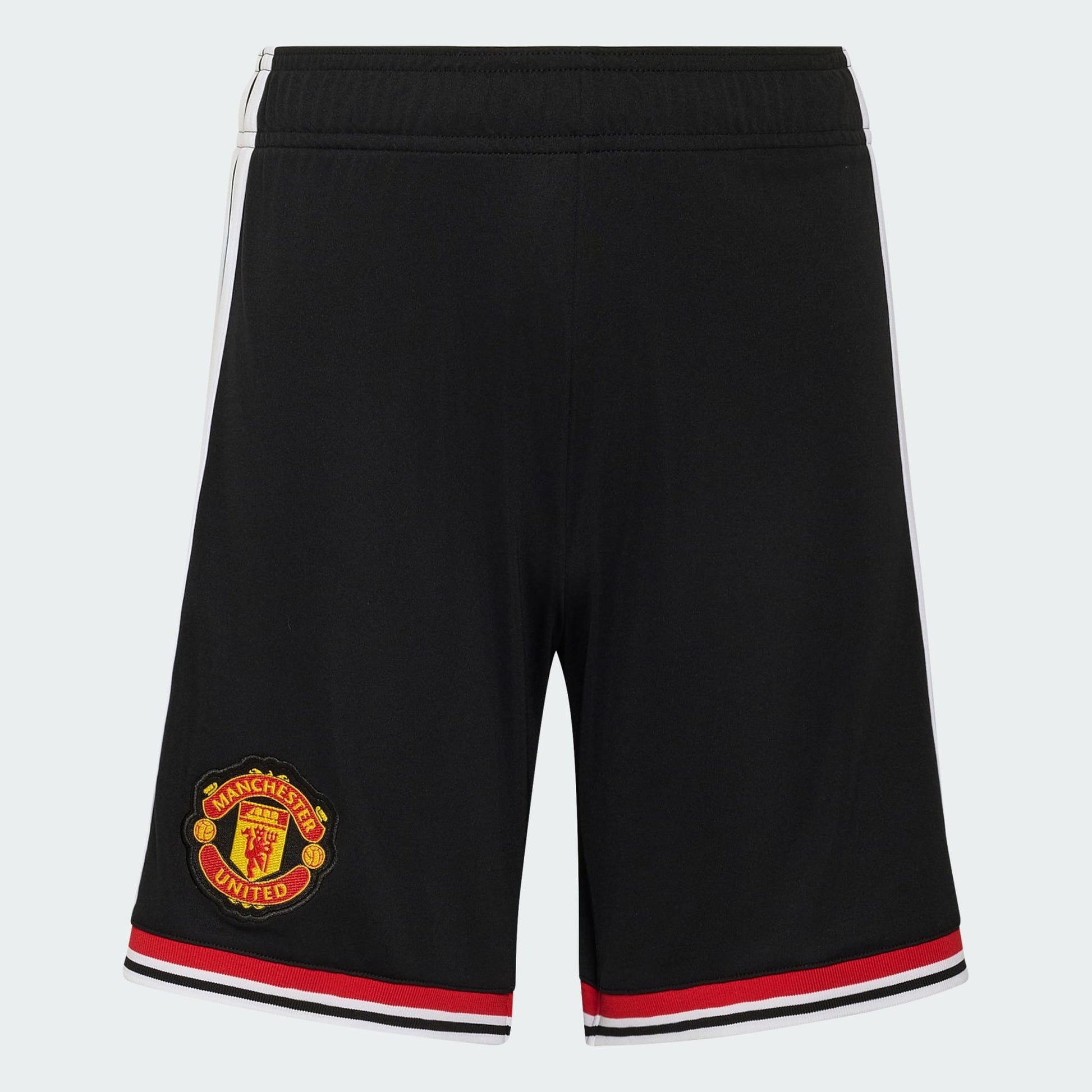 Witte Adidas Manchester United Home Short Youth 2026-2027 met clubembleem en Climacool-technologie, verkrijgbaar bij Kickoff Antwerpen de voetbalshop van Antwerpen.