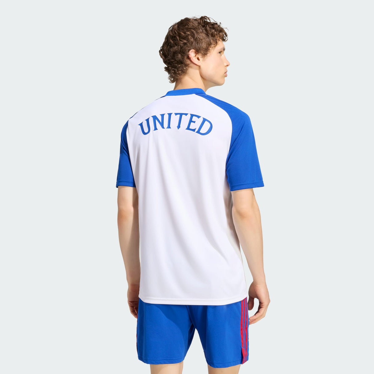 Adidas Manchester United uitvoetbalprematchshirt heren away pre match shirt met clubdetails op model Kickoff Antwerpen
