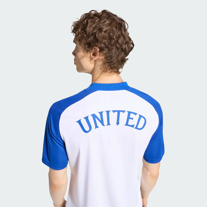 Adidas Manchester United uitvoetbalprematchshirt heren away pre match shirt met clubdetails op model Kickoff Antwerpen