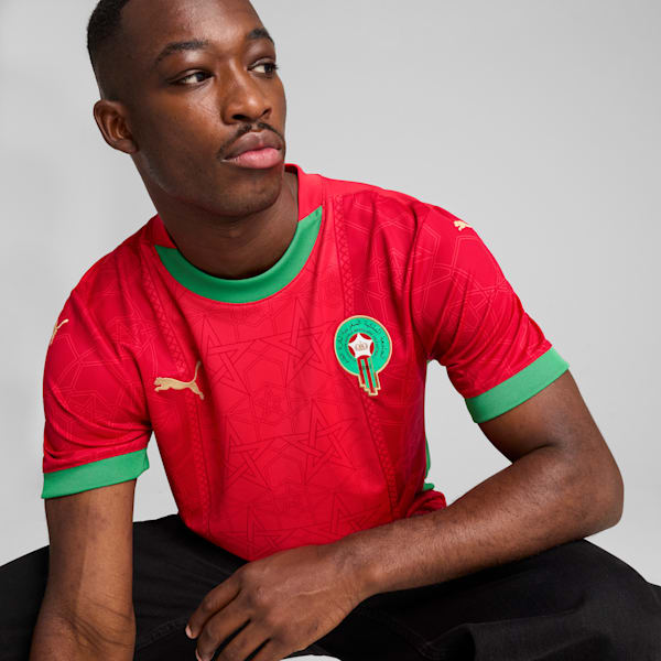 Puma Home Jersey Marokkaans voetbalelftal 2024 met DryCELL-technologie, verkrijgbaar bij Kickoff Antwerpen – rood design met officiële teamdetails.