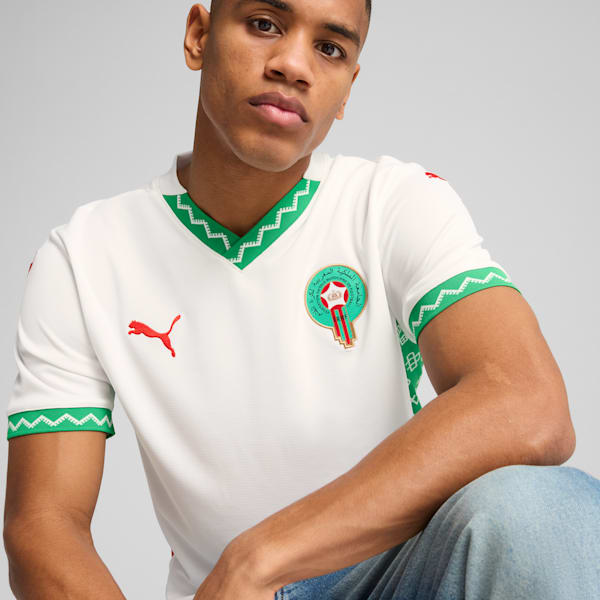 Officieel Puma Away Jersey van het Marokkaanse voetbalelftal met DryCELL-technologie, wit met groene en rode accenten. Verkrijgbaar bij Kickoff Antwerpen.