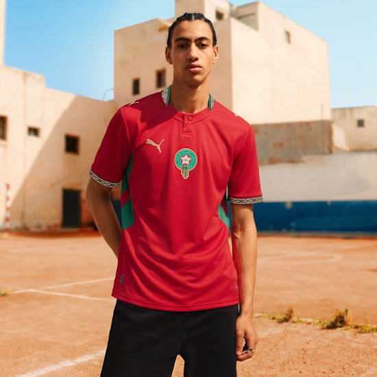 Rood Puma FRMF Marokko Home Jersey voor het WK 2026 met officieel Marokkaans bondsembleem, verkrijgbaar bij voetbalshop Kickoff Antwerpen.