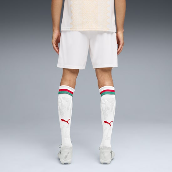Witte Puma FRMF Marokko Away Short WK 2026 met gouden grafiek en officieel Marokkaans bondsembleem, verkrijgbaar bij voetbalshop Kickoff Antwerpen.