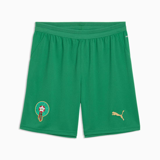Groene Puma FRMF Marokko Home Short WK 2026 met gouden grafiek en officieel Marokkaans bondsembleem, verkrijgbaar bij Kickoff Antwerpen dé voetbalshop van stad.