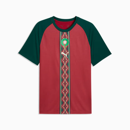 Grafische Puma FRMF Marokko Warm-Up Jersey WK 2026 met officieel bondsembleem, verkrijgbaar bij Kickoff Antwerpen dé voetbalshop van stad.