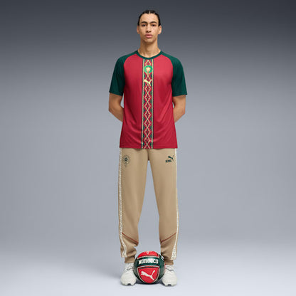 Grafische Puma FRMF Marokko Warm-Up Jersey WK 2026 met officieel bondsembleem, verkrijgbaar bij Kickoff Antwerpen dé voetbalshop van stad.