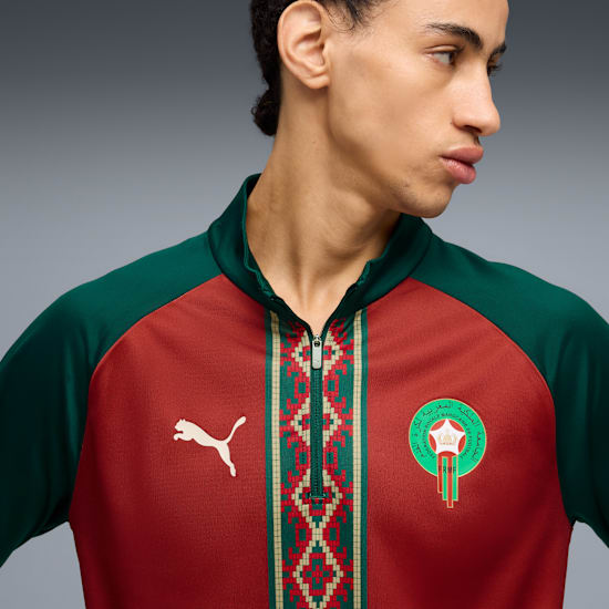Puma FRMF Marokko Warm-Up 1/4 Zip Top WK 2026 trainingstop met officieel Marokkaans bondsembleem, verkrijgbaar bij Kickoff Antwerpen dé voetbalshop van stad.