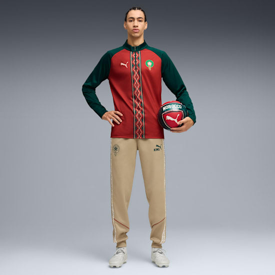 Puma FRMF Marokko Warm-Up 1/4 Zip Top WK 2026 trainingstop met officieel Marokkaans bondsembleem, verkrijgbaar bij Kickoff Antwerpen dé voetbalshop van stad.