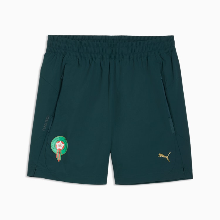 Puma FRMF Marokko PumaTech Relaxed Woven Short met officieel Marokkaans bondsembleem en Puma-logo, verkrijgbaar bij voetbalshop Kickoff Antwerpen.