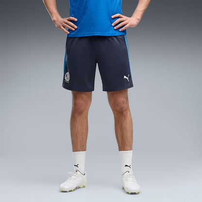 Puma Olympique Marseille voetbaltrainingsshort met zakken 2026 2027 heren met clubdetails op model Kickoff Antwerpen