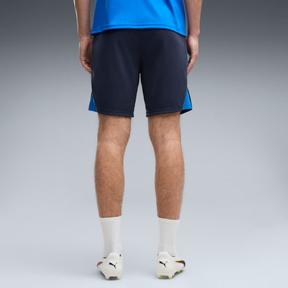 Puma Olympique Marseille voetbaltrainingsshort met zakken 2026 2027 heren met clubdetails op model Kickoff Antwerpen