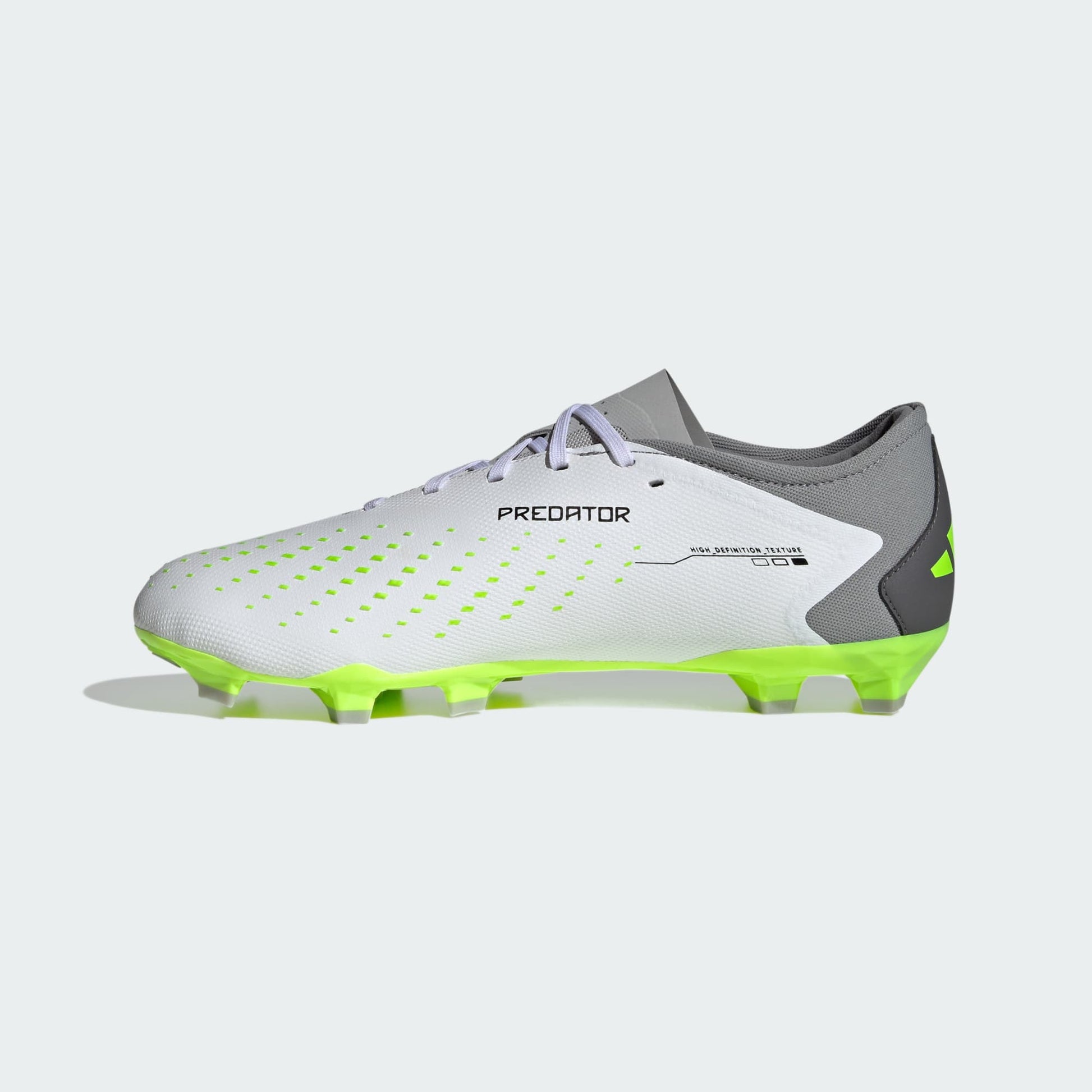 PREDATOR ACCURACY.3 L FG voetbalschoenen (zwart/WIT) detailfoto. Hoge resolutie van de High Definition Texture voor grip. Kickoff Antwerpen.