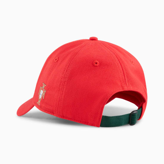 PUMA FPF Portugal Fan Cap rood-groen met het nationale logo, verstelbaar, beschikbaar bij Kickoff Antwerpen voetbalshop.