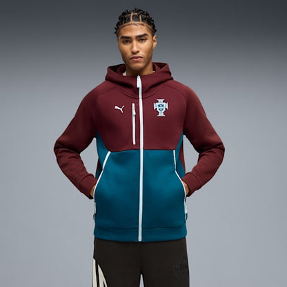 Puma FPF Portugal PumaTech Full Zip Hoodie Trainingspak 2026-2028 in marineblauw met officieel Portugees bondsembleem, verkrijgbaar bij Kickoff Antwerpen dé voetbalshop van stad.