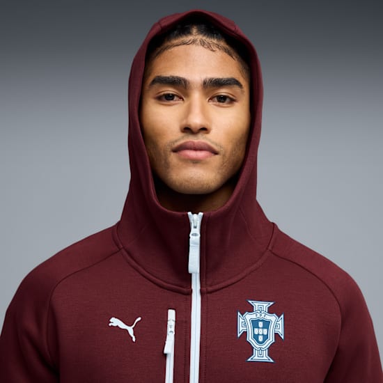 Puma FPF Portugal PumaTech Full Zip Hoodie Trainingspak 2026-2028 in marineblauw met officieel Portugees bondsembleem, verkrijgbaar bij Kickoff Antwerpen dé voetbalshop van stad.