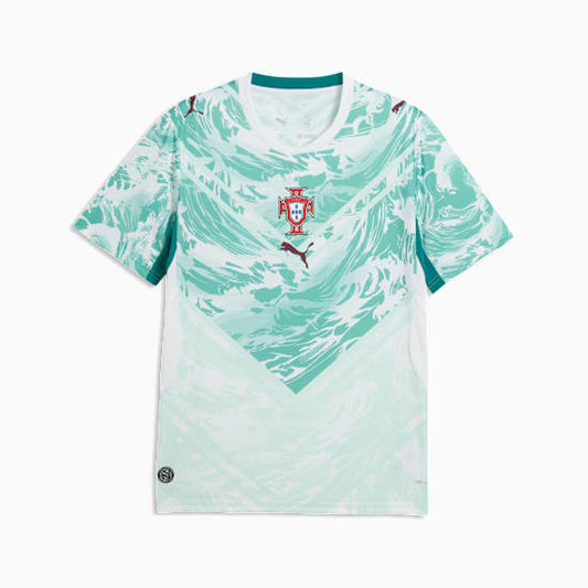 Puma FPF Portugal Away Jersey 2026-2028 met officieel Portugees bondsembleem, verkrijgbaar bij Kickoff Antwerpen dé voetbalshop van stad.