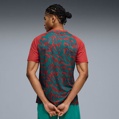 Grafisch Puma FPF Portugal Warm Up Jersey 2026-2028 met officieel Portugees bondsembleem, verkrijgbaar bij Kickoff Antwerpen dé voetbalshop van stad.